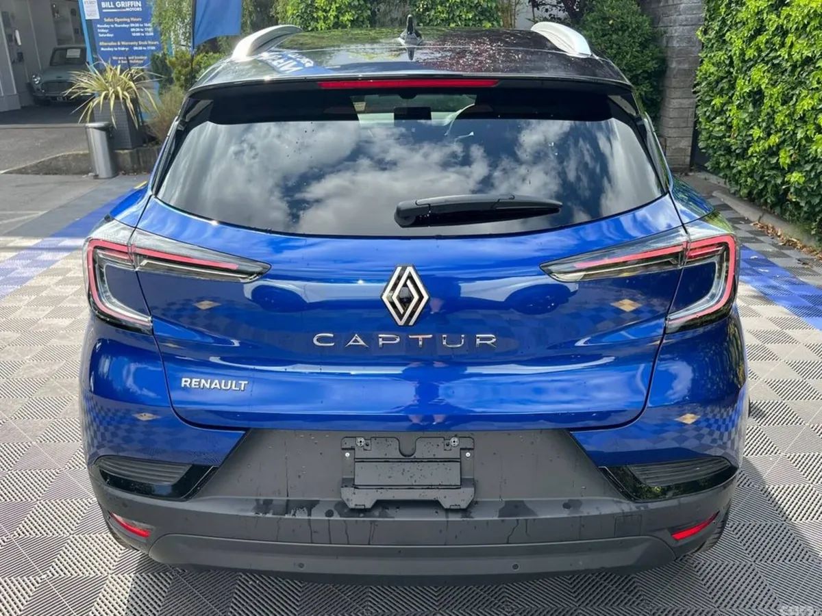 Renault Captur SUV, Petrol Hybrid, 2026, Blue