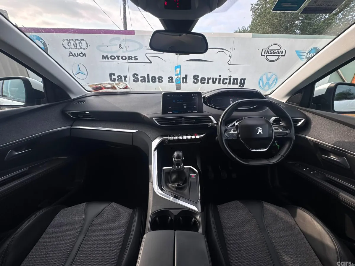 Peugeot 3008 MPV, Petrol, 2018, White