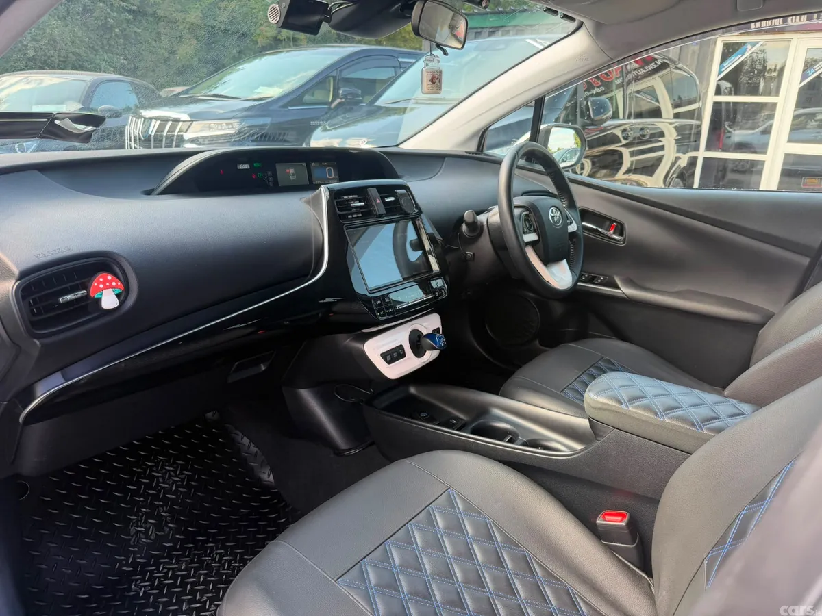 Toyota Prius Hatchback, Petrol Hybrid, 2019, Silver