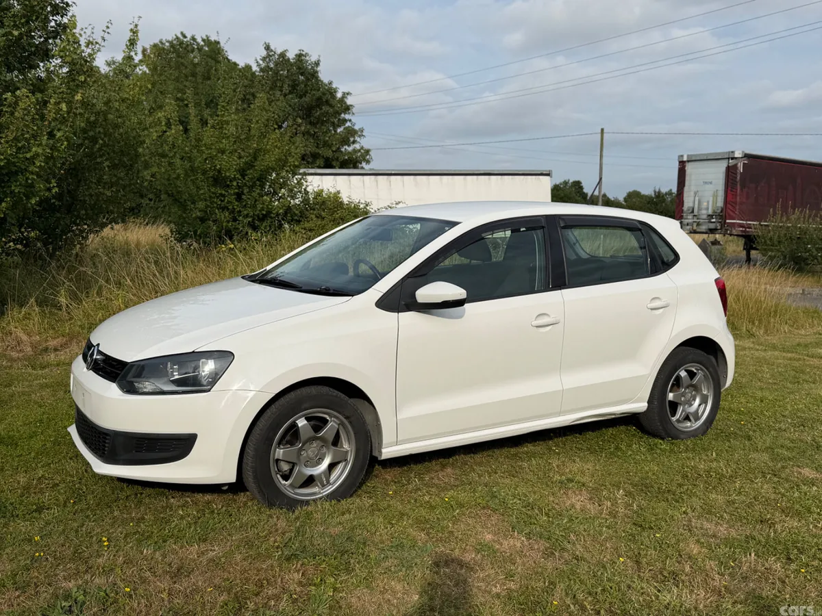 Volkswagen Polo Hatchback, Petrol, 2013, White
