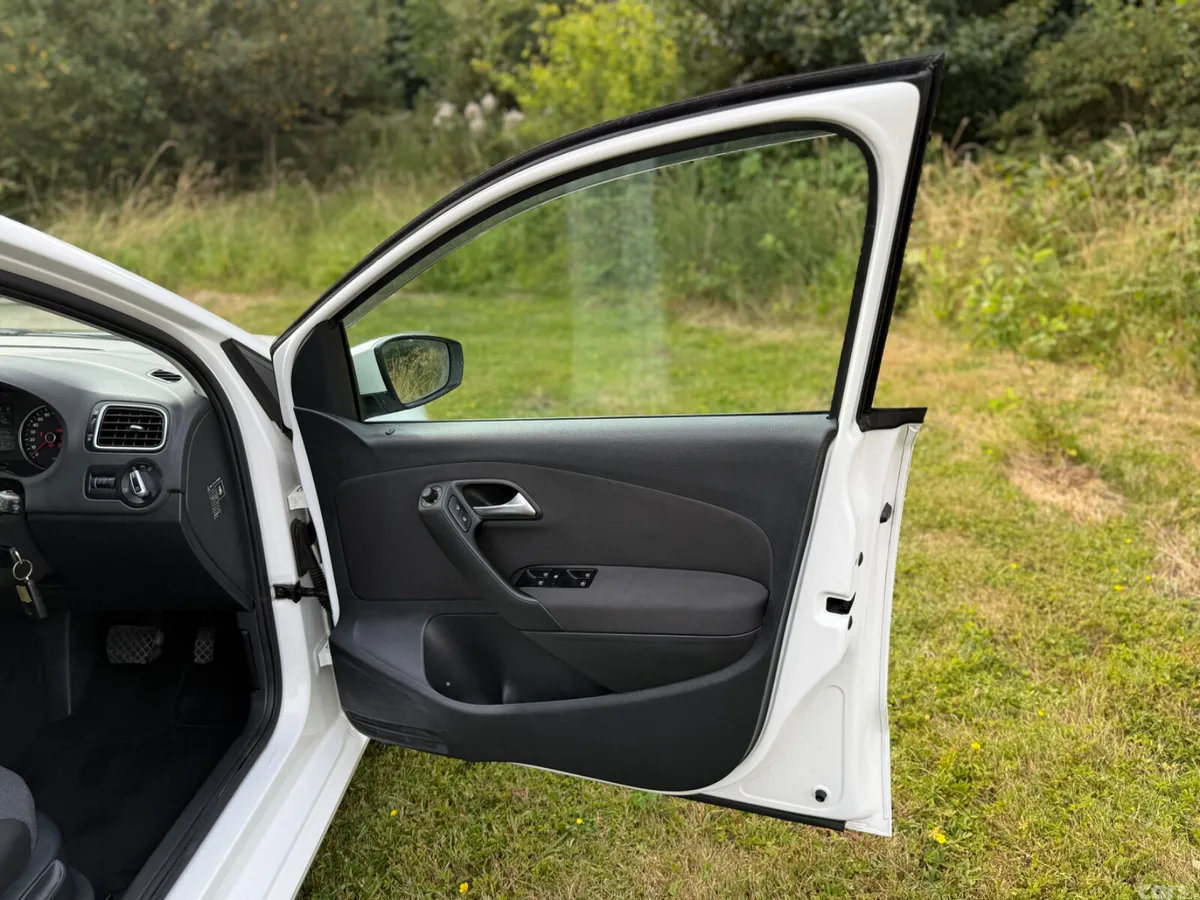 Volkswagen Polo Hatchback, Petrol, 2013, White