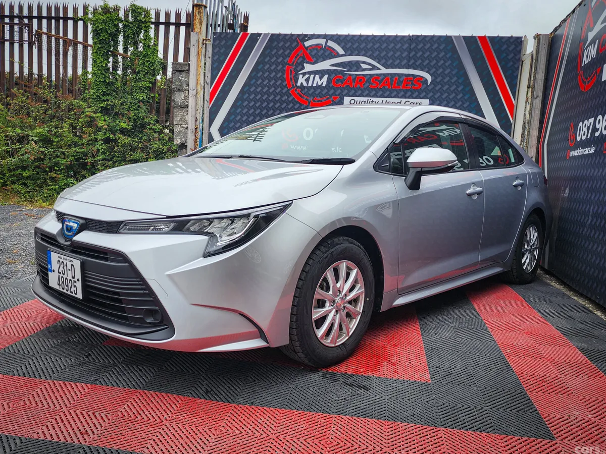 Toyota Corolla Saloon, Petrol Hybrid, 2023, Silver