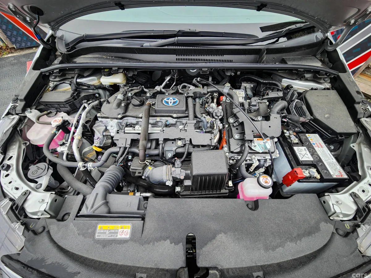Toyota Corolla Saloon, Petrol Hybrid, 2023, Silver