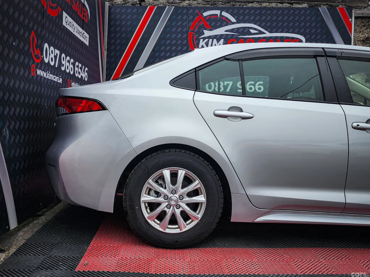 Toyota Corolla Saloon, Petrol Hybrid, 2023, Silver