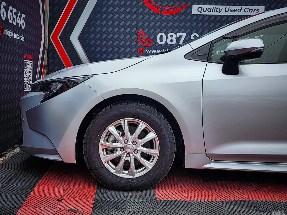 Toyota Corolla Saloon, Petrol Hybrid, 2023, Silver