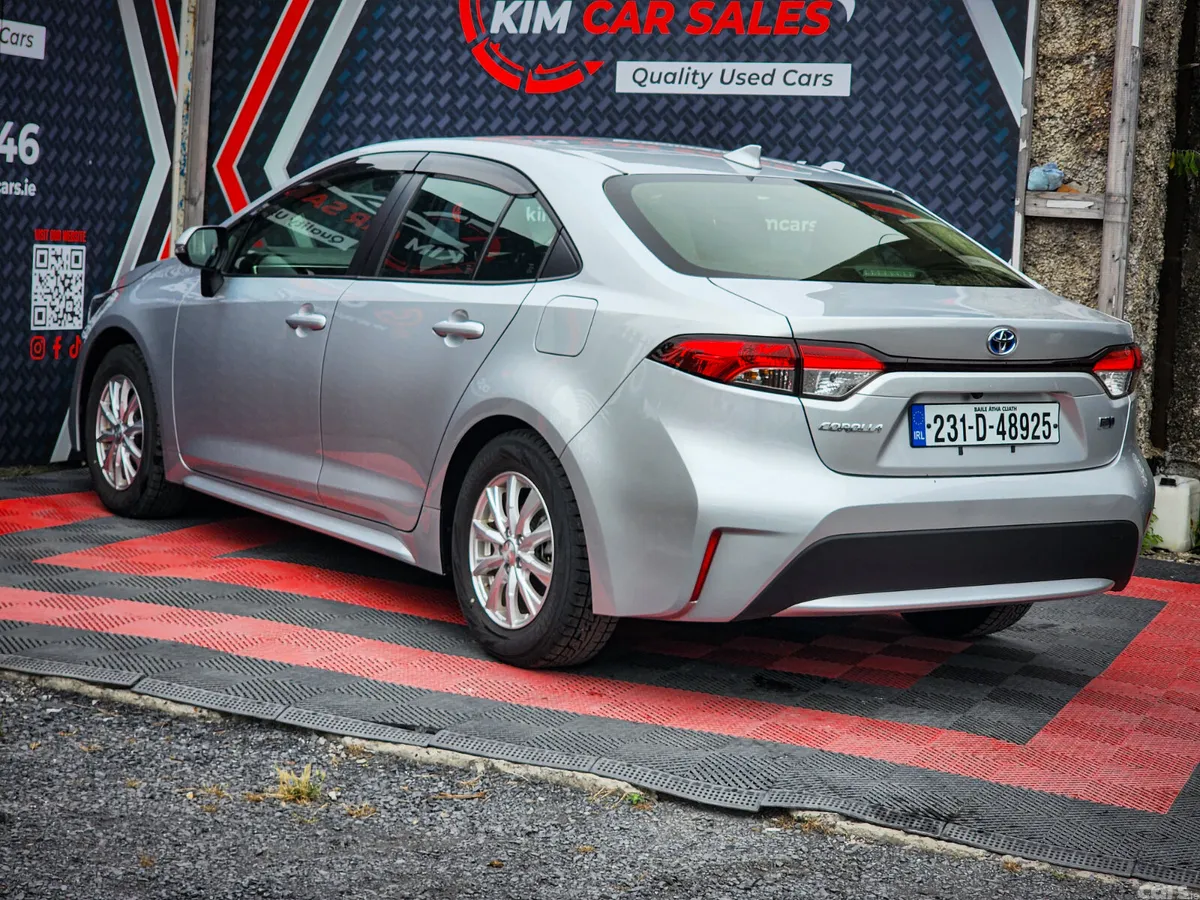 Toyota Corolla Saloon, Petrol Hybrid, 2023, Silver