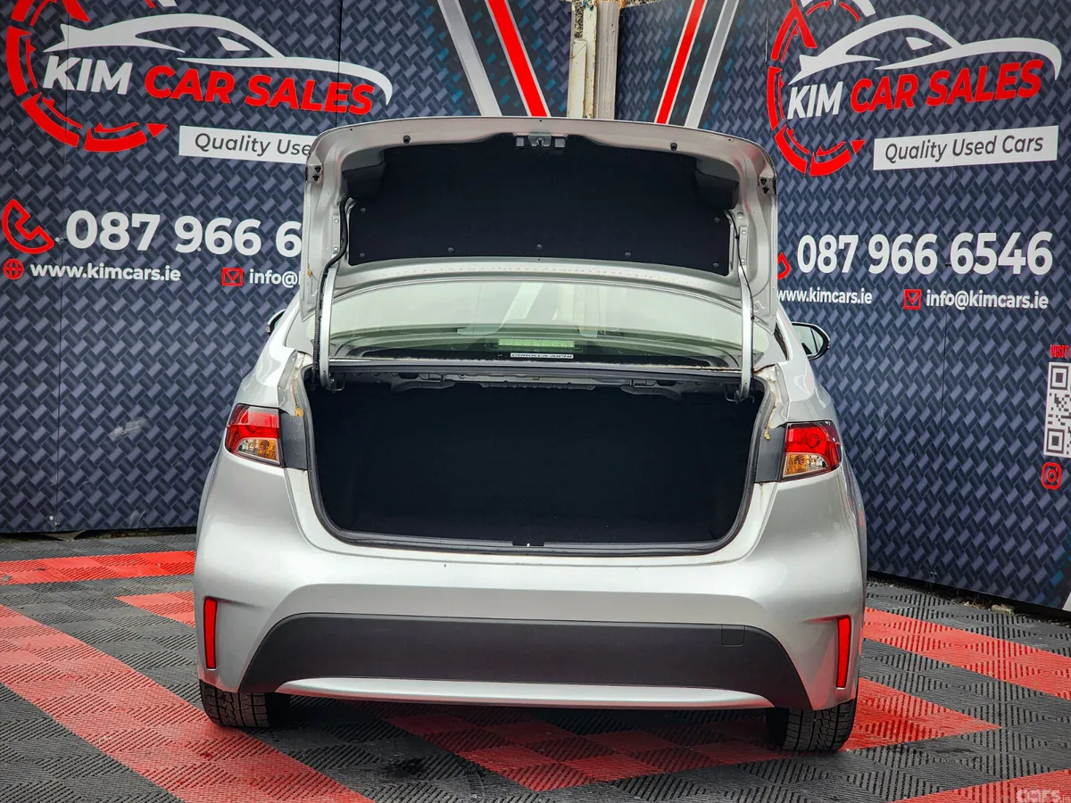 Toyota Corolla Saloon, Petrol Hybrid, 2023, Silver