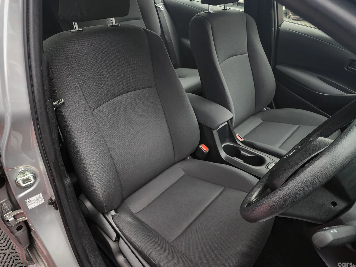 Toyota Corolla Saloon, Petrol Hybrid, 2023, Silver