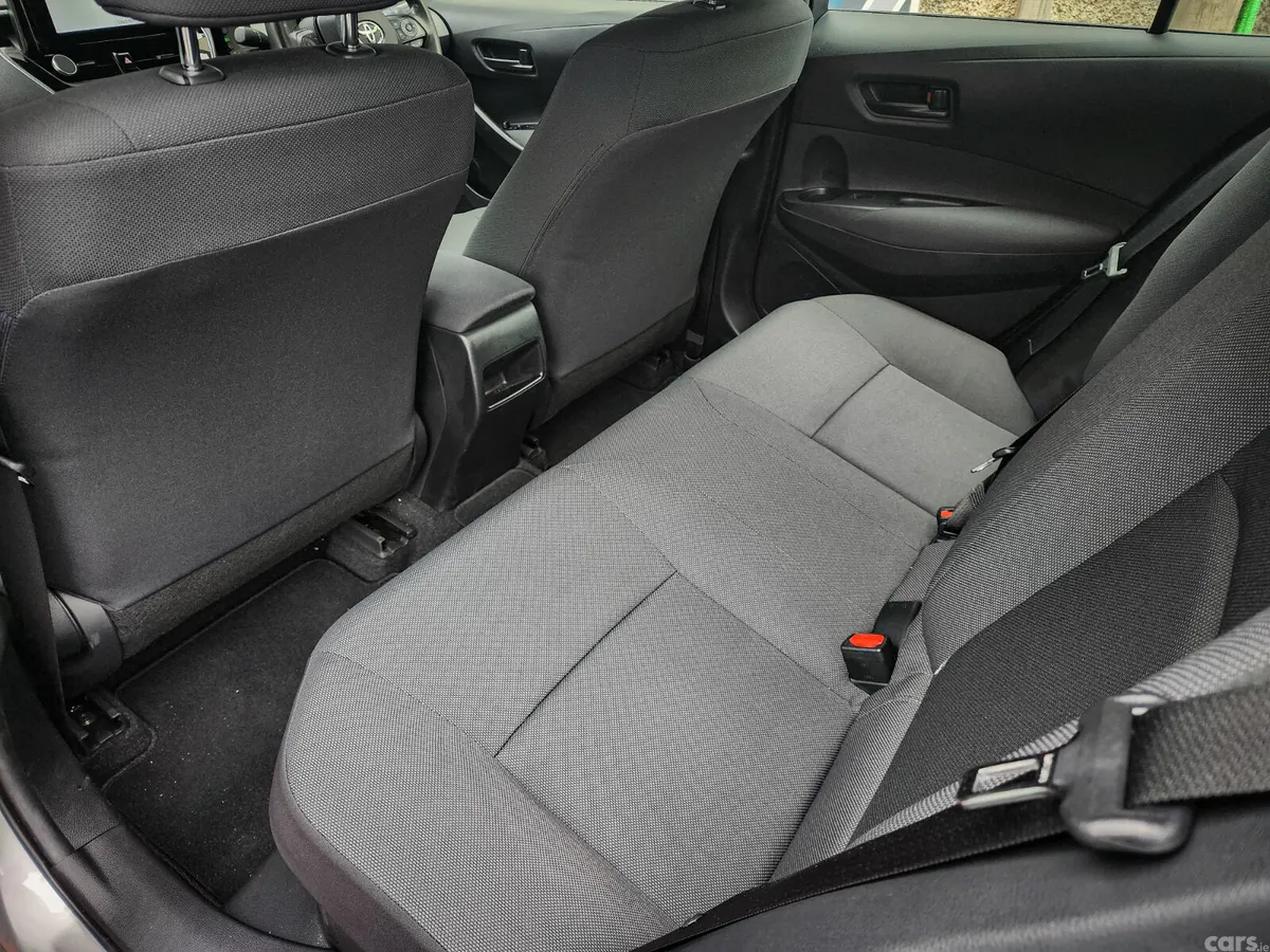 Toyota Corolla Saloon, Petrol Hybrid, 2023, Silver