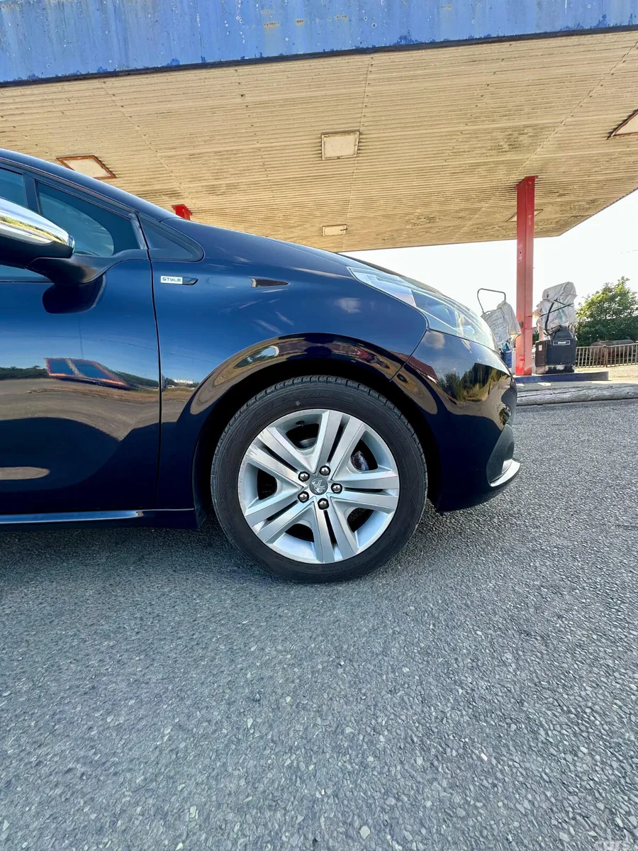 Peugeot 208 Hatchback, Petrol, 2016, Blue