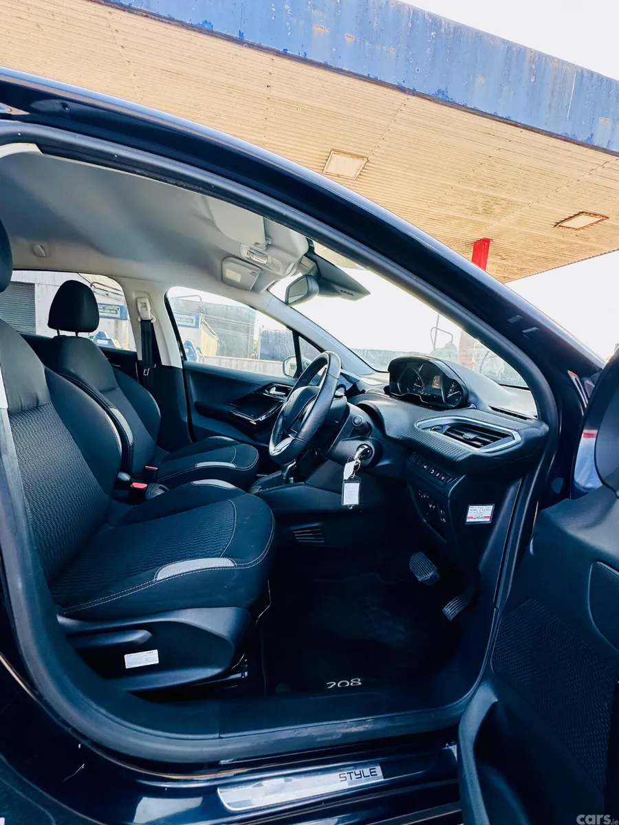 Peugeot 208 Hatchback, Petrol, 2016, Blue
