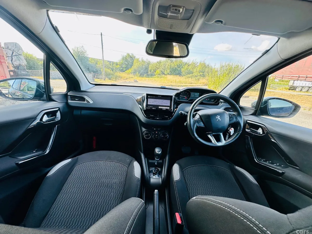 Peugeot 208 Hatchback, Petrol, 2016, Blue