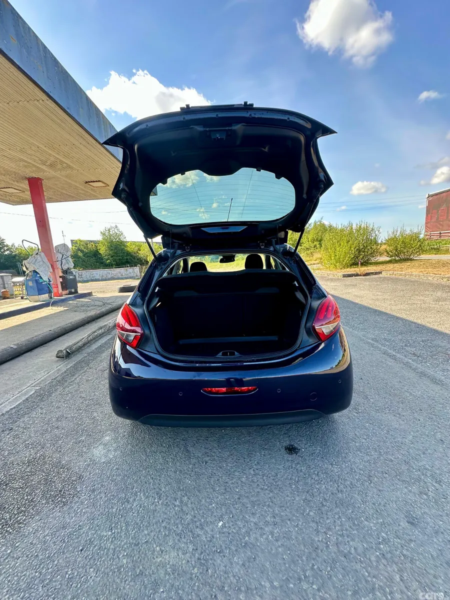 Peugeot 208 Hatchback, Petrol, 2016, Blue
