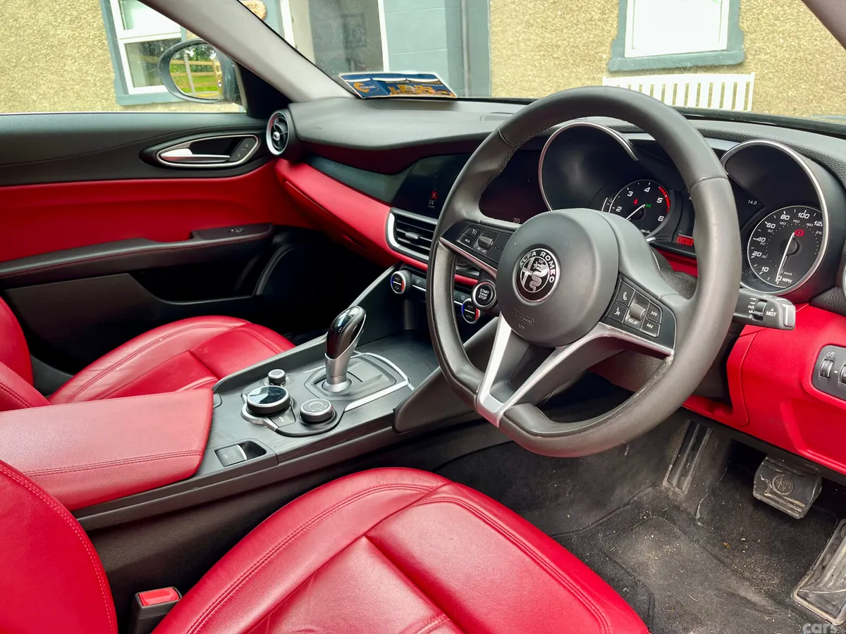 Alfa Romeo Giulia Saloon, Diesel, 2017, Black