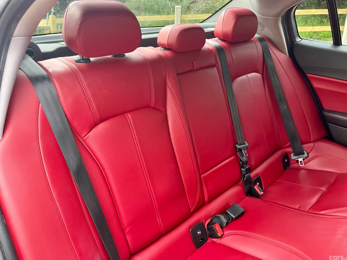 Alfa Romeo Giulia Saloon, Diesel, 2017, Black