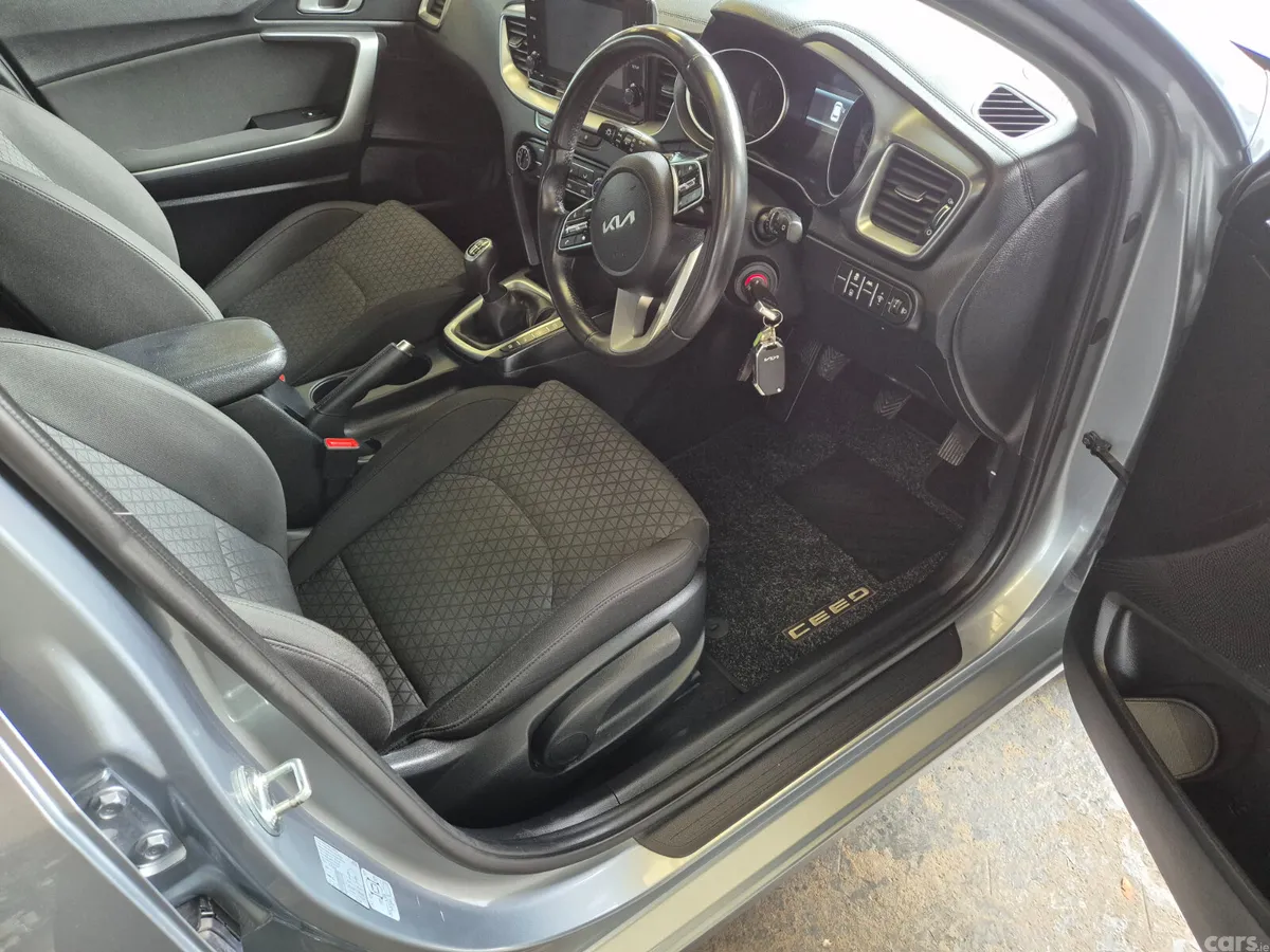Kia Ceed Hatchback, Diesel Hybrid, 2023, Grey