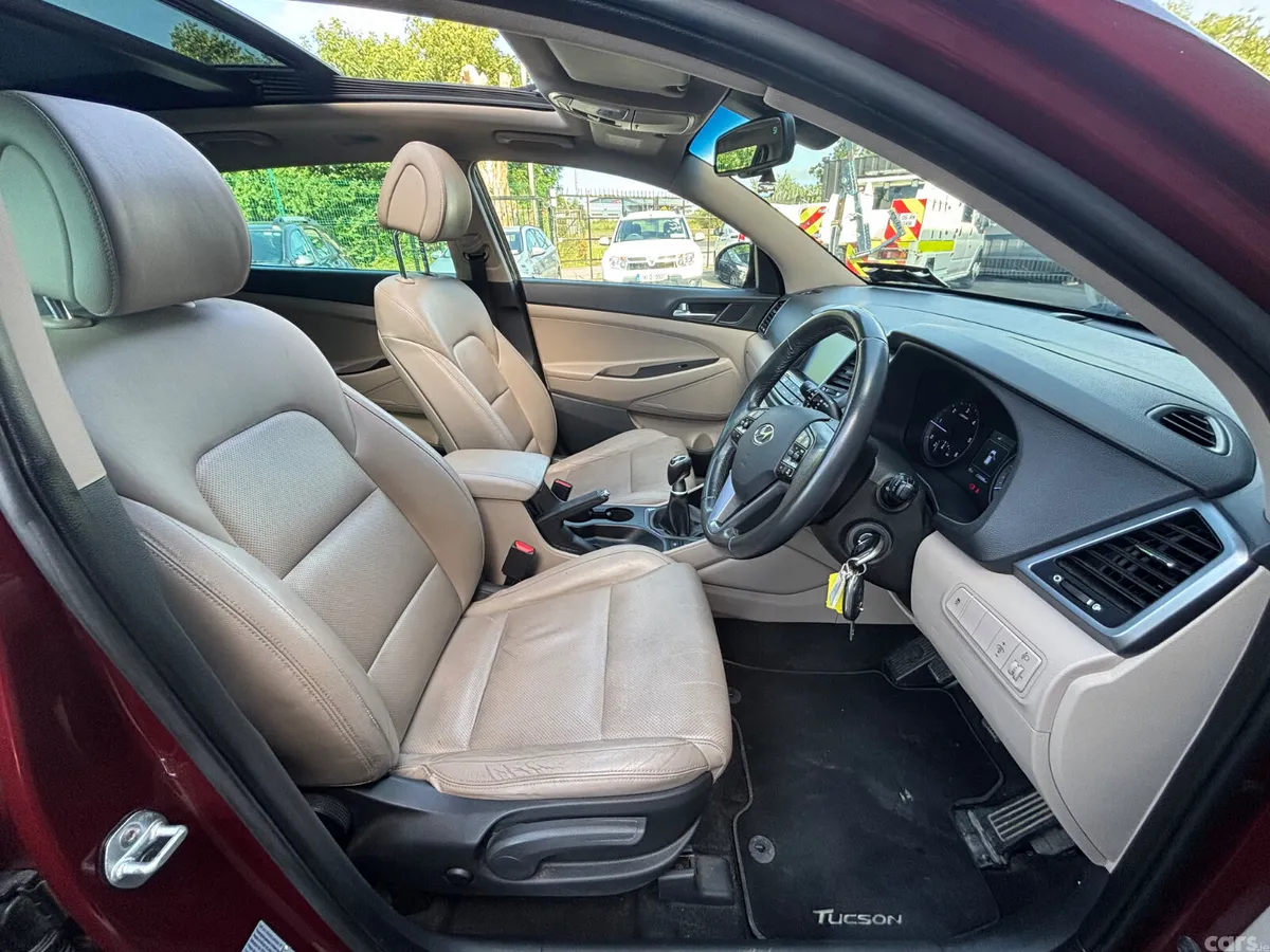 Hyundai Tucson SUV, Diesel, 2016, Red
