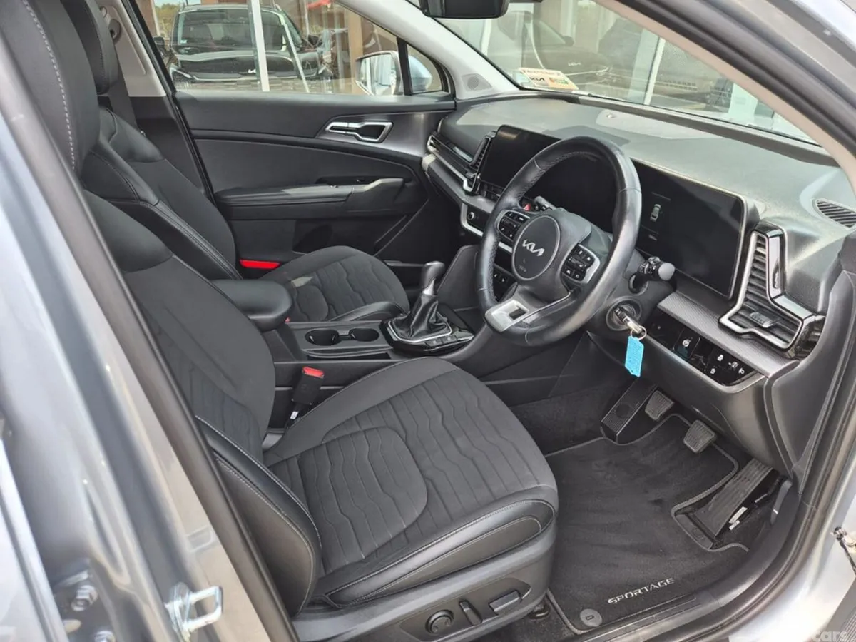Kia Sportage MPV, Diesel, 2022, Grey