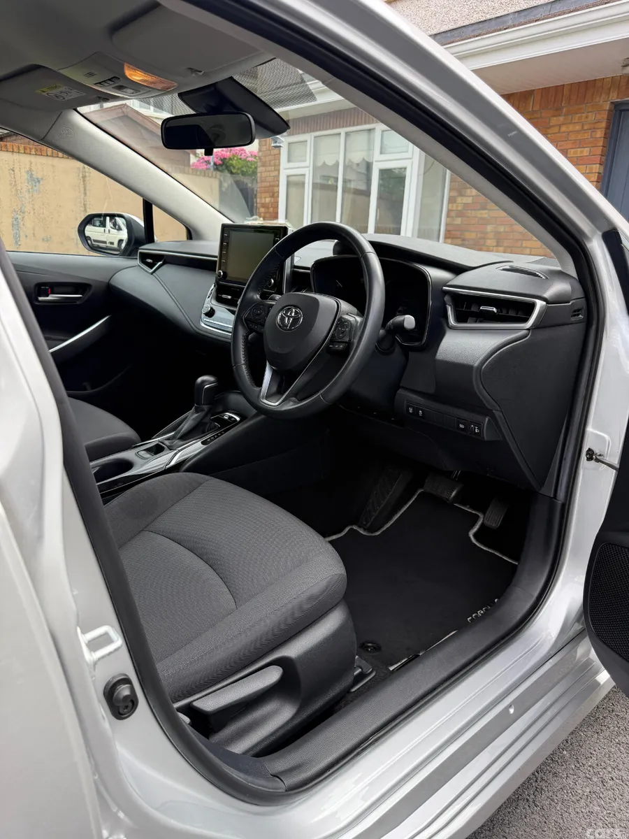 Toyota Corolla Saloon, Petrol Hybrid, 2021, Grey