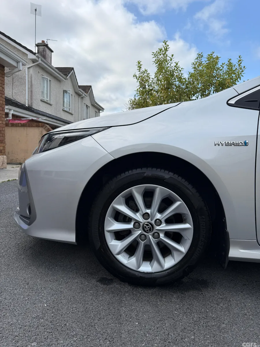 Toyota Corolla Saloon, Petrol Hybrid, 2021, Grey