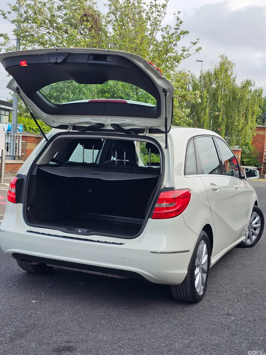 Mercedes-Benz B-Class MPV, Petrol, 2013, White