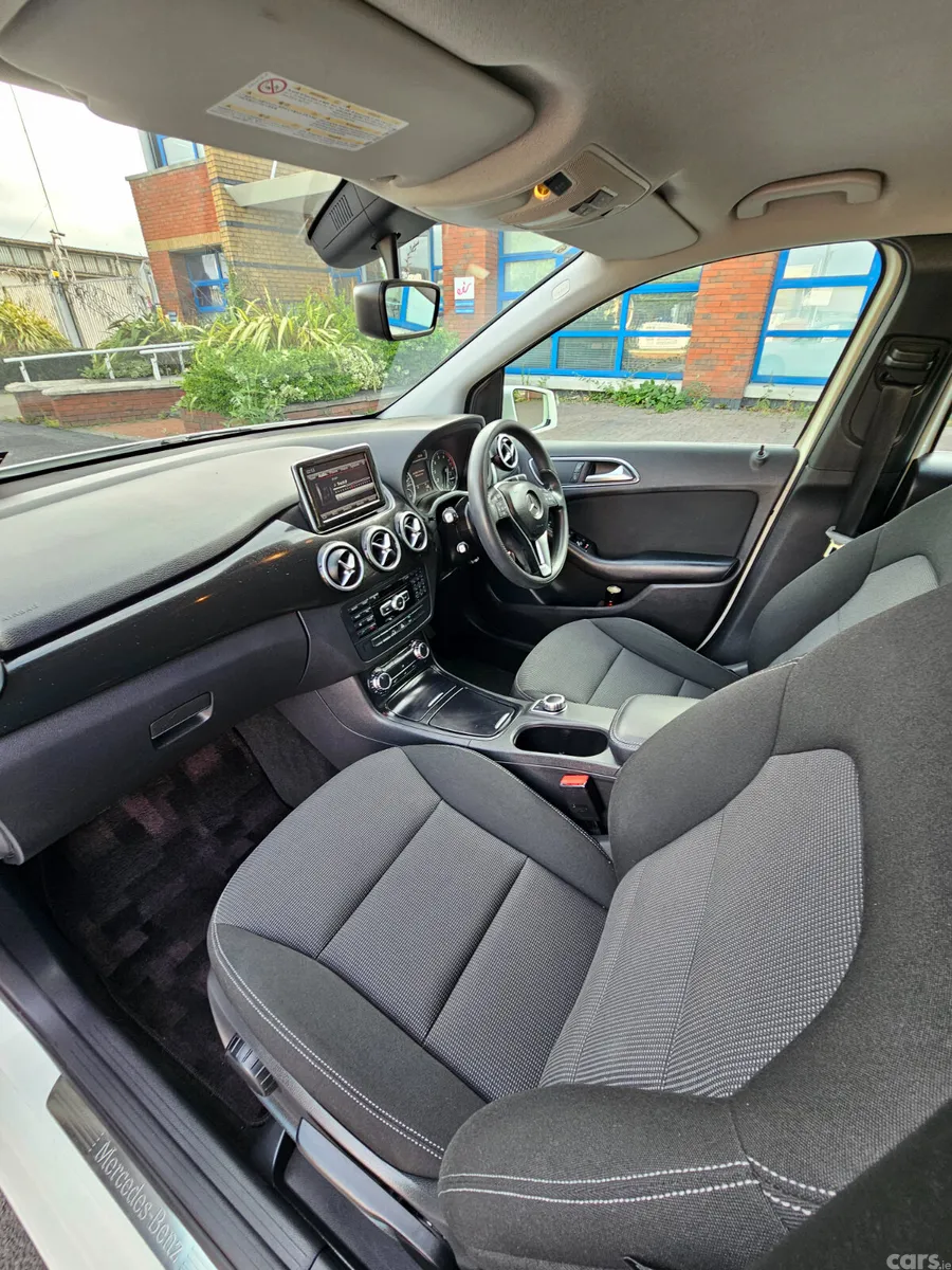 Mercedes-Benz B-Class MPV, Petrol, 2013, White
