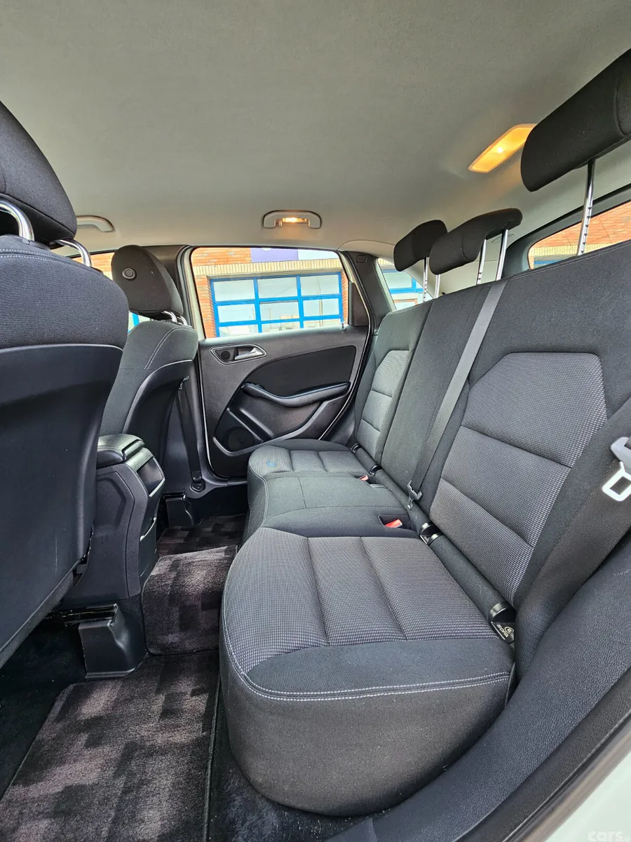 Mercedes-Benz B-Class MPV, Petrol, 2013, White