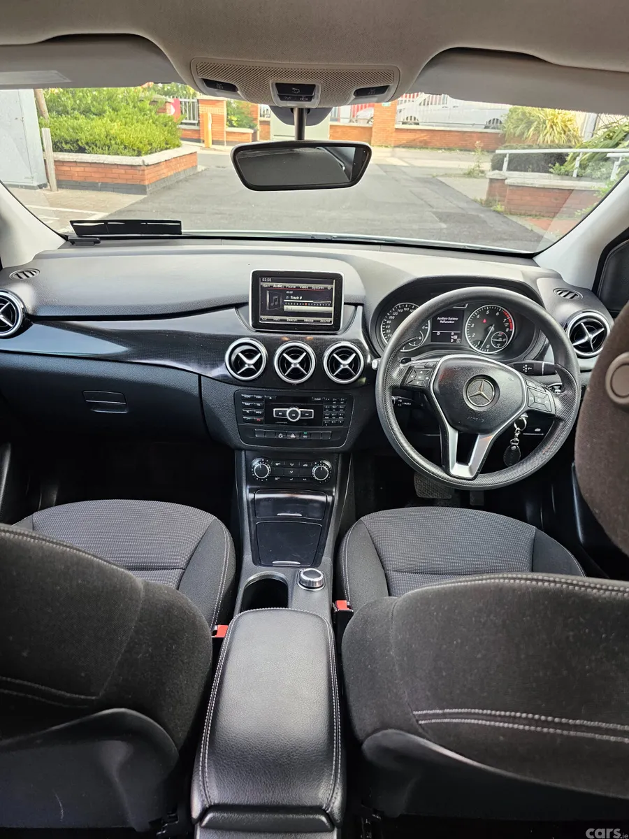 Mercedes-Benz B-Class MPV, Petrol, 2013, White