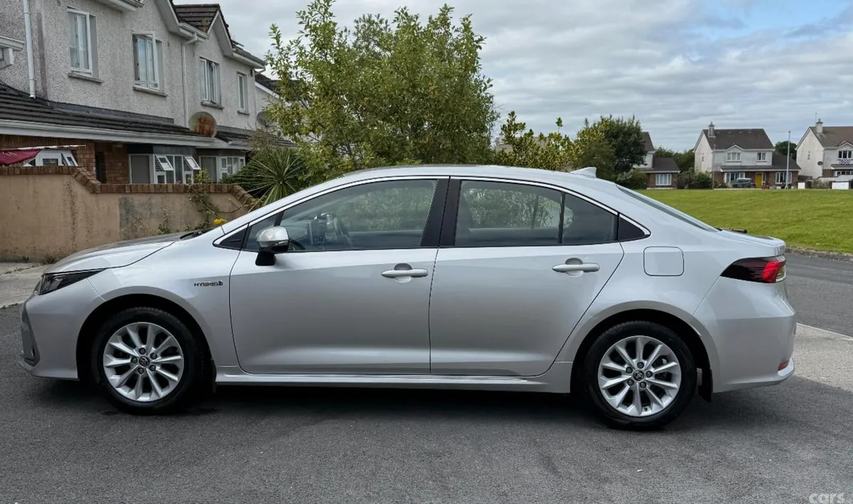 Toyota Corolla Saloon, Petrol Hybrid, 2021, Grey