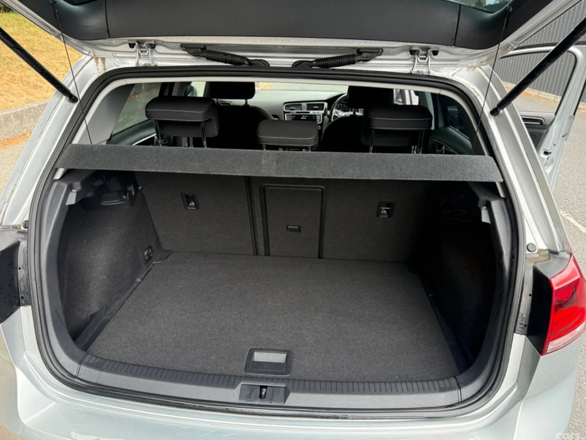 Volkswagen Golf Hatchback, Petrol, 2016, White