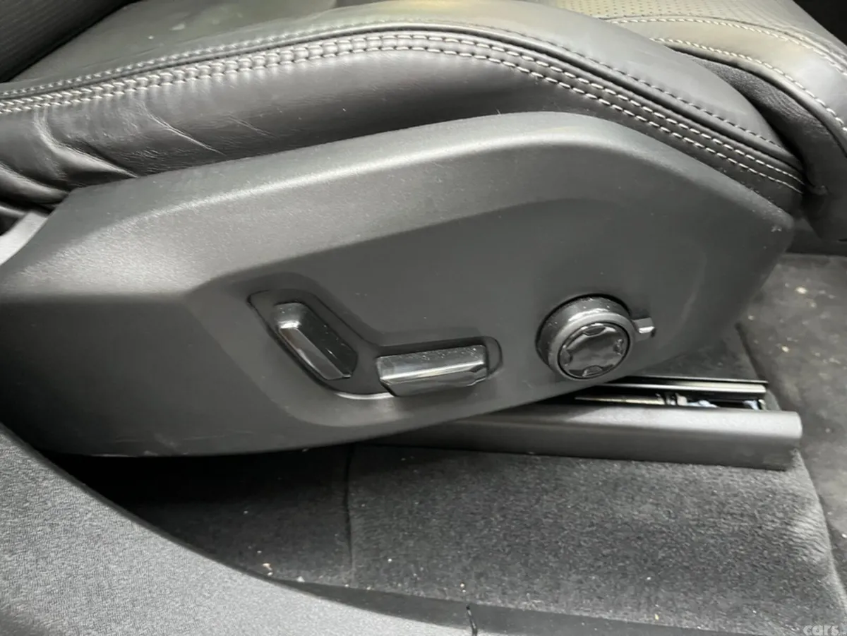 Volvo XC90 SUV, Petrol Plug-in Hybrid, 2025, Black