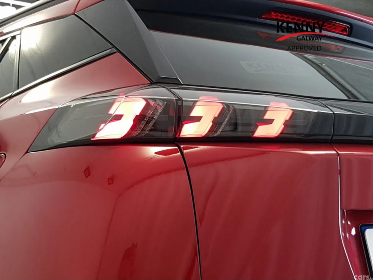 Peugeot 2008 MPV, Diesel, 2020, Red