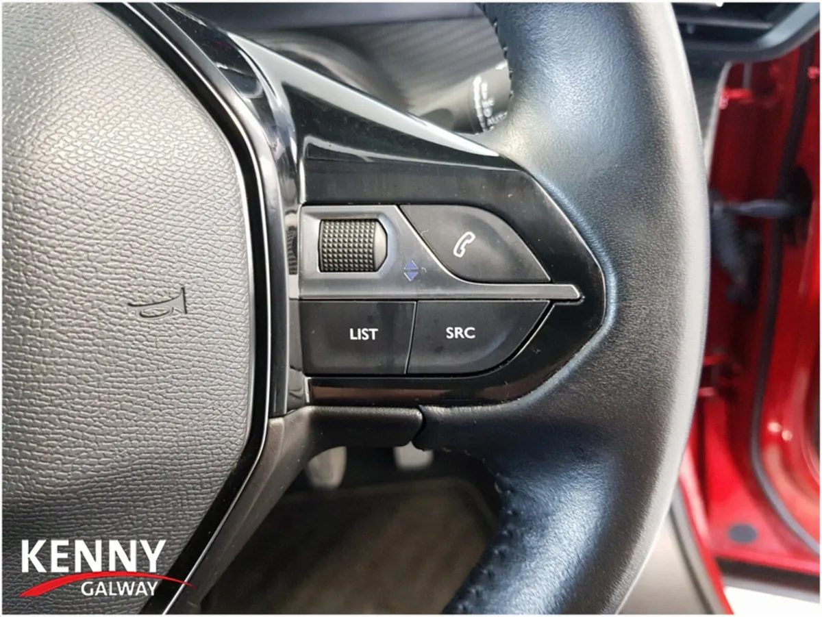 Peugeot 2008 MPV, Diesel, 2020, Red
