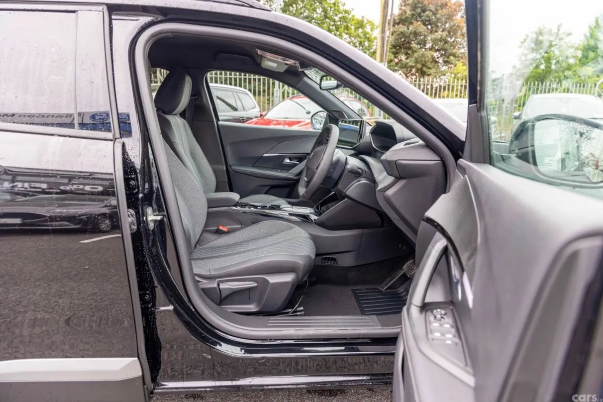 Peugeot 2008 MPV, Petrol Hybrid, 2026, Black