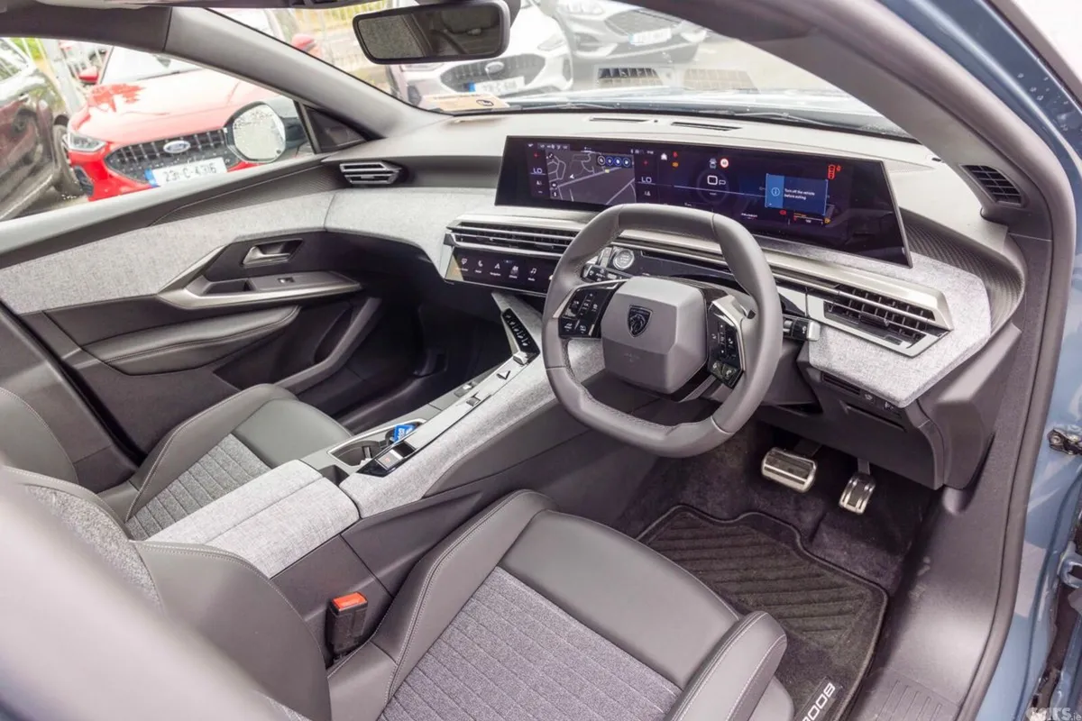 Peugeot 3008 MPV, Petrol, 2026, Blue