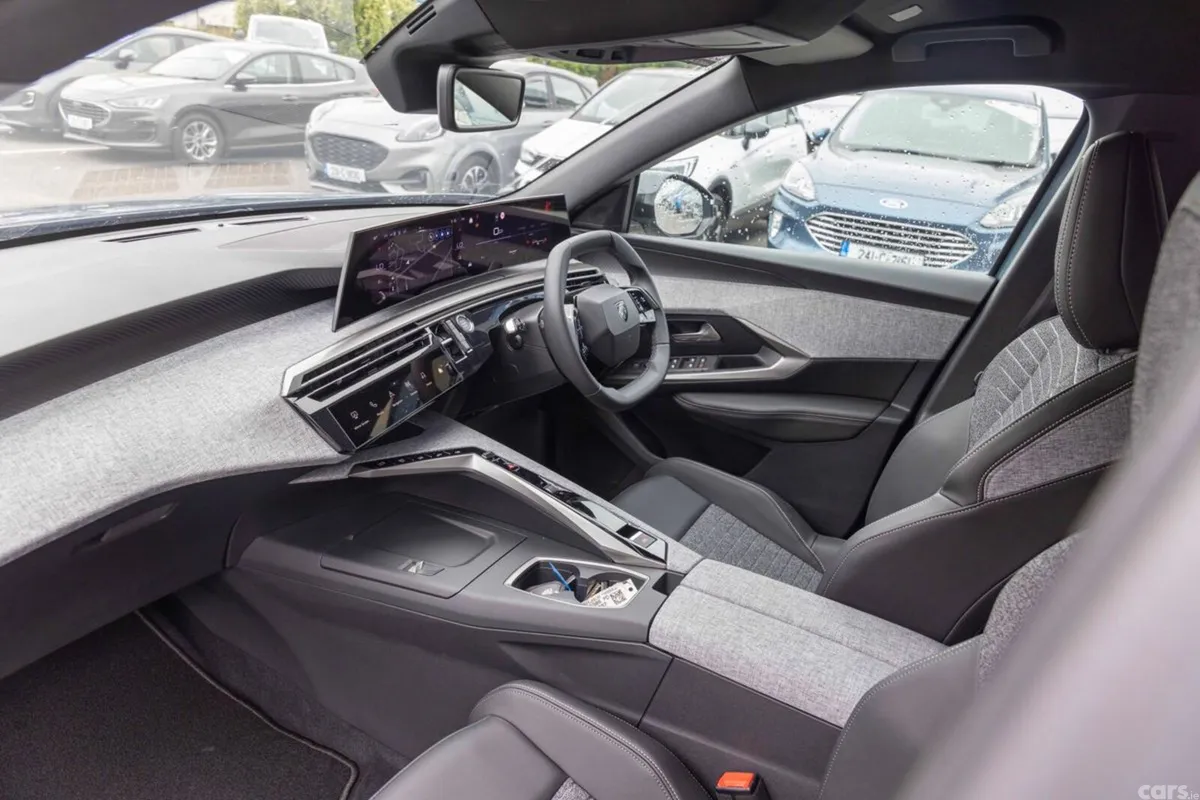 Peugeot 3008 MPV, Petrol, 2026, Blue