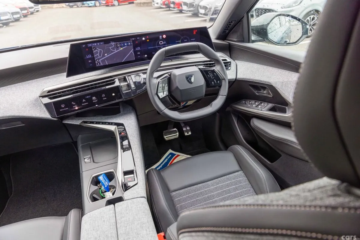Peugeot 3008 MPV, Petrol, 2026, Blue