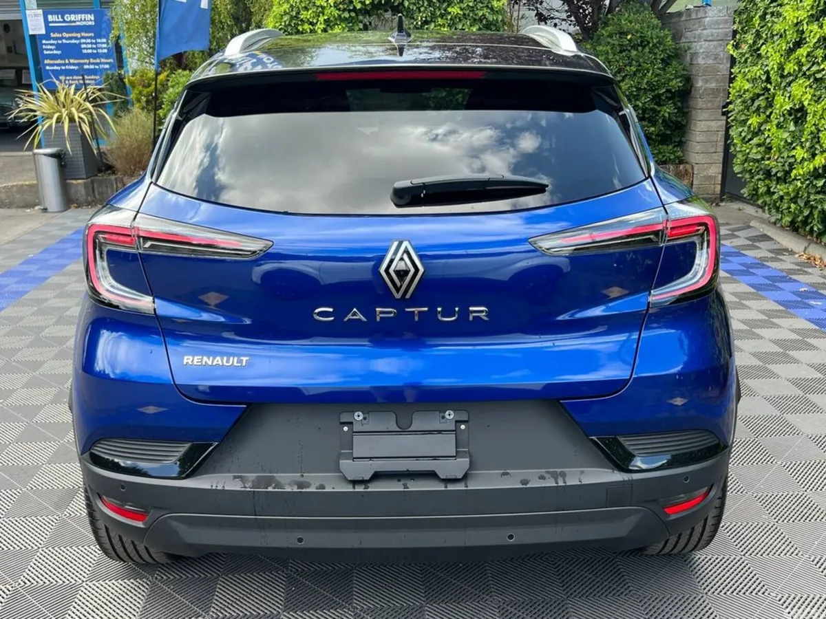 Renault Captur SUV, Petrol Hybrid, 2026, Blue
