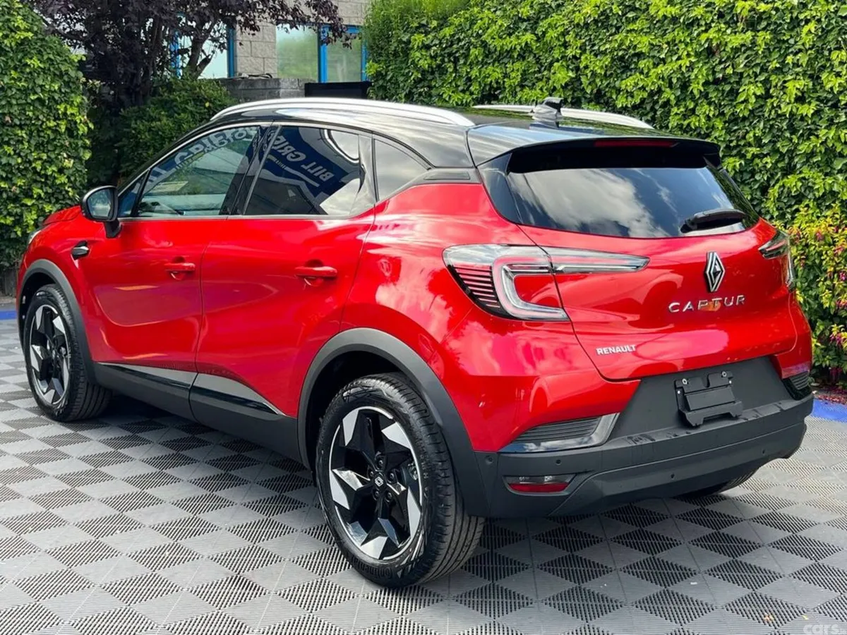 Renault Captur SUV, Petrol Hybrid, 2026, Red