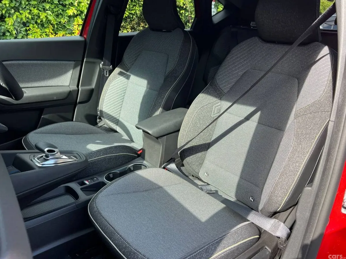 Renault Captur SUV, Petrol Hybrid, 2026, Red
