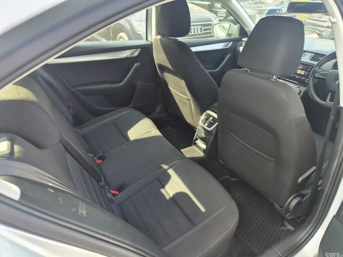 Skoda Octavia Saloon, Diesel, 2019, Grey