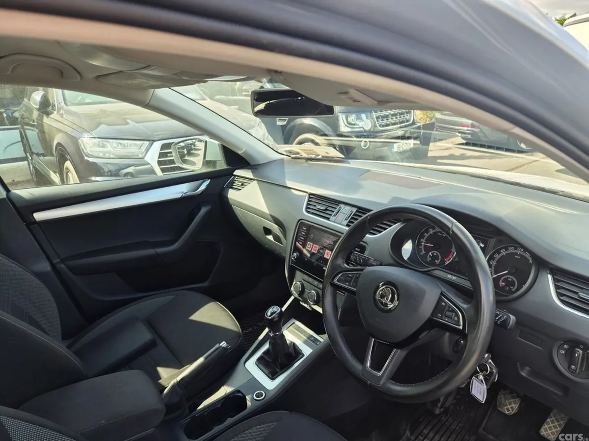 Skoda Octavia Saloon, Diesel, 2019, Grey