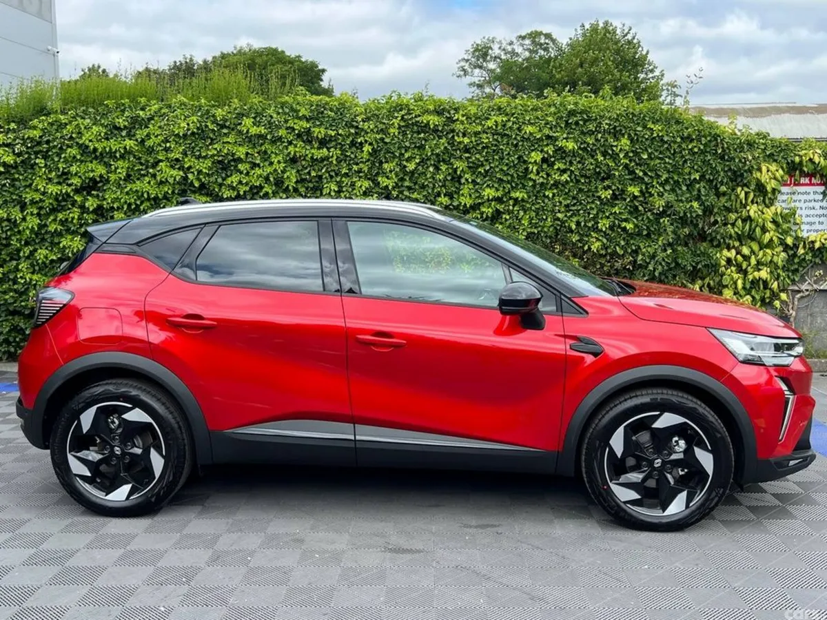 Renault Captur SUV, Petrol Hybrid, 2026, Red