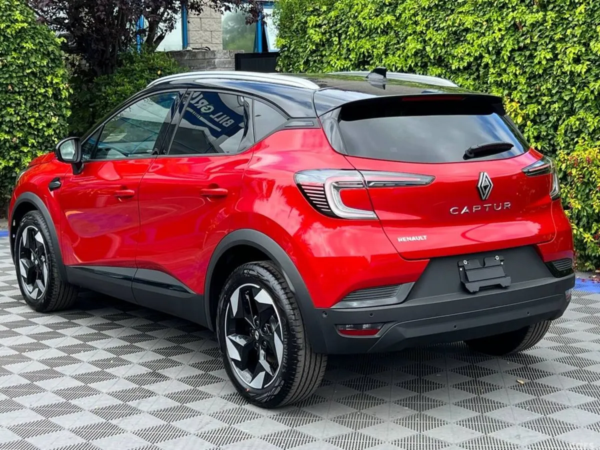 Renault Captur SUV, Petrol Hybrid, 2026, Red