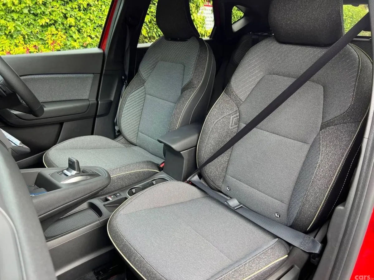 Renault Captur SUV, Petrol Hybrid, 2026, Red
