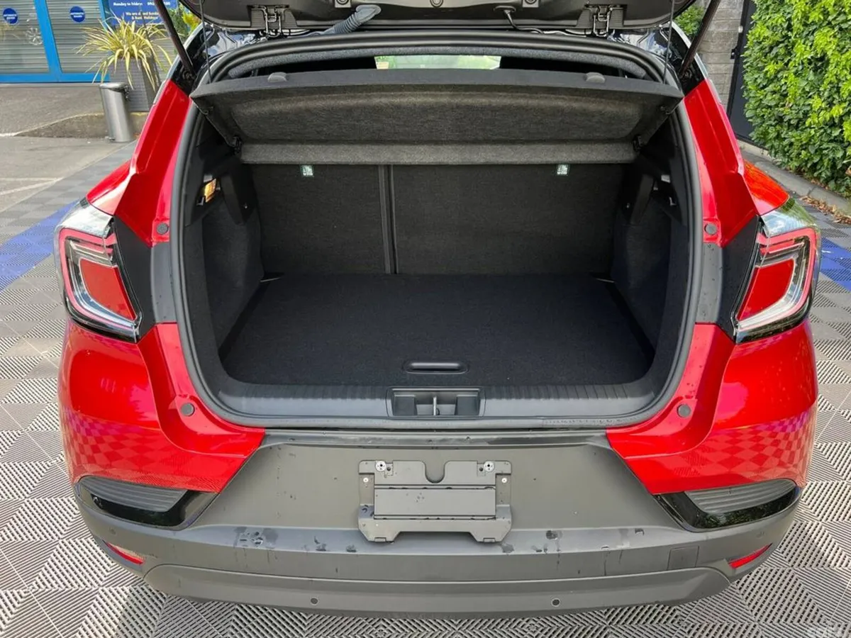 Renault Captur SUV, Petrol Hybrid, 2026, Red