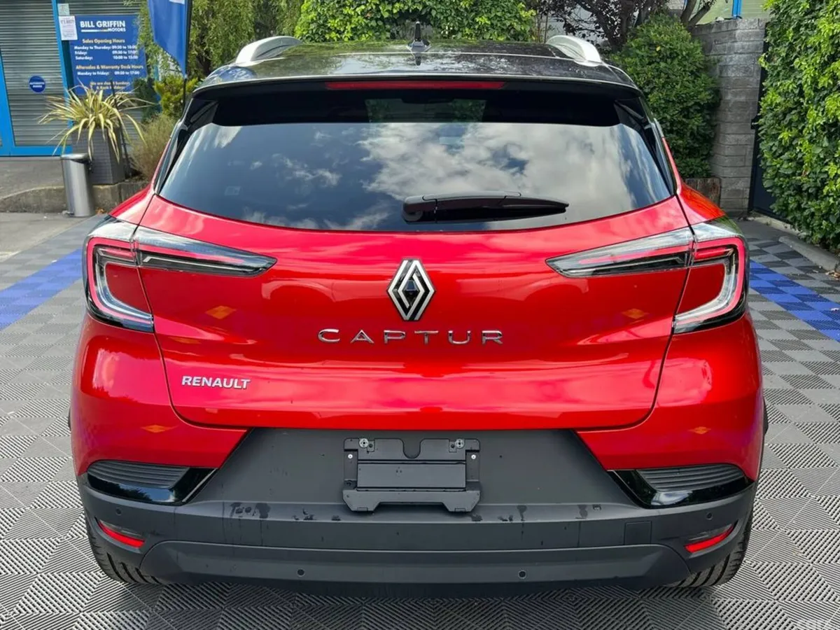 Renault Captur SUV, Petrol Hybrid, 2026, Red