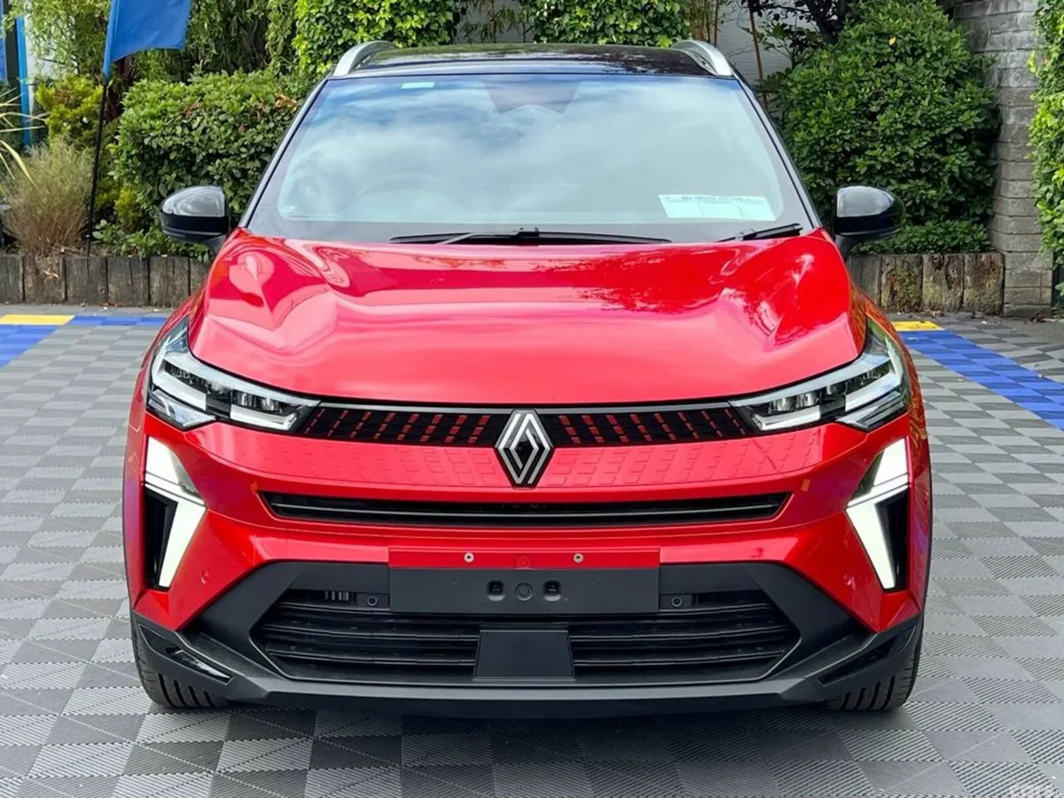 Renault Captur SUV, Petrol Hybrid, 2026, Red