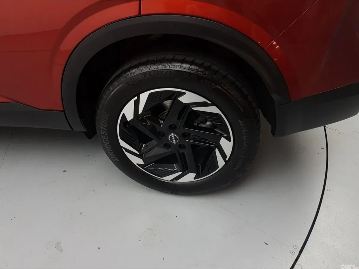 Nissan Qashqai MPV, Petrol Hybrid, 2025, Red