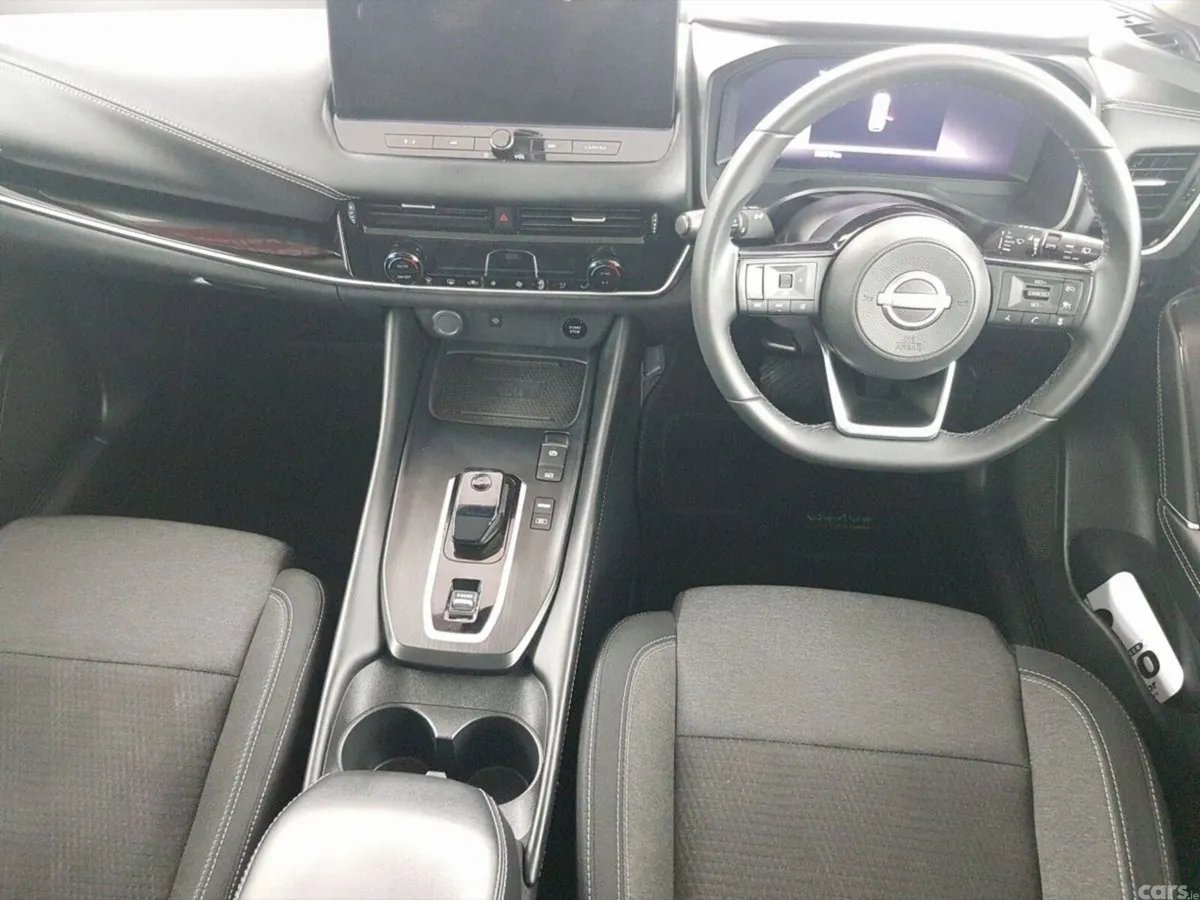 Nissan Qashqai MPV, Petrol, 2024, Red